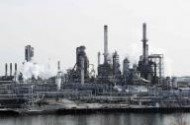 النفط يهبط مجددا بفعل خفض سعودي للاسعار وبرنت ينزل عن 70 دولارا