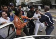 معارضون: الشرطة الكوبية تعتقل اشخاصا تظاهروا أمام أحد السجون