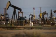 النفط يستقر مع هبوط المخزونات الأمريكية
