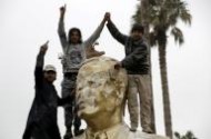 مقاتلو المعارضة يقاتلون قوات الجيش السوري قرب معقل الاسد