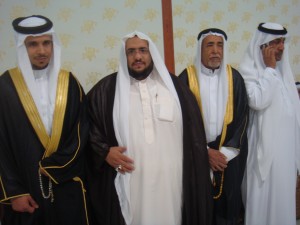 1- لعريس مع والده وخاله