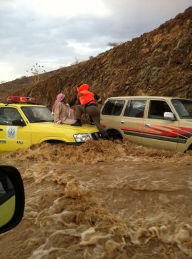 مدني الباحة ينقذ شخص في وقت سابق