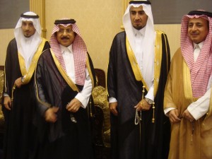6- العريسان مع ابناء المهدي