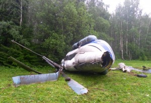 Вертолет Ми-8 совершил жесткую посадку в Свердловской области. Один человек погиб