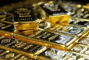 الذهب يرتفع بفعل تراجع الدولار قبيل تقرير الوظائف الأمريكية