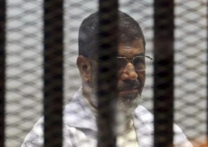 بدء محاكمة الرئيس المصري السابق محمد مرسي بتهمة إفشاء وثائق لقطر