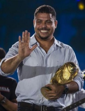 البرازيلي رونالدو سيفتتح 30 مدرسة لكرة القدم في الصين