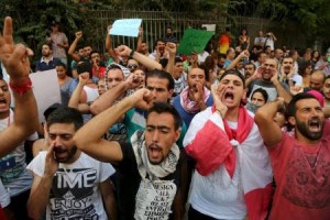 المحتجون على الحكومة اللبنانية يدعون للاحتشاد يوم السبت