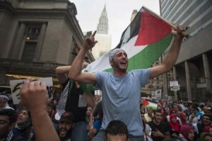 الفلسطينيون يدعون أعضاء الأمم المتحدة لدعم مبادرة رفع العلم الفلسطيني