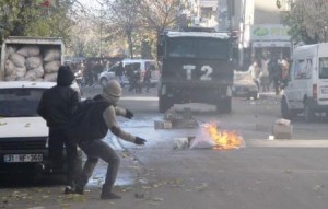 معارك ضارية في جنوب شرق تركيا ومقتل جندي في تفجير للمتشددين