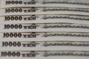 الين الياباني يقفز لأعلى مستوى في 18 شهرا أمام الدولار الامريكي