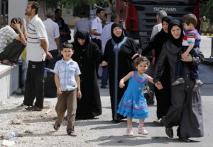 Syrians enter Turkey from the Turkish Cilvegozu border gate, located opposite the Syrian commercial crossing point Bab al-Hawa in Reyhanli, Hatay province