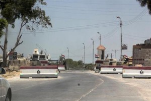 التلفزيون الحكومي: انفجار سيارة ملغومة في سيناء "ومقتل ثلاثة ارهابيين"