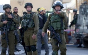 الشرطة الإسرائيلية تقول إنها قتلت فلسطينيا حاول طعن شرطي