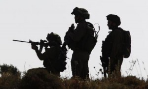 إسرائيل تعزز قواتها في الضفة الغربية بحثا عن ثلاثة مراهقين يهود