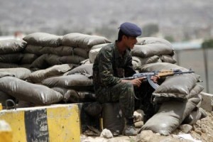 مقتل 16 على الأقل في غارة أثناء الليل على مدينة يمنية
