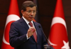 داود أوغلو: تركيا تتوقع وصول 70 ألف لاجيء سوري إلى الحدود التركية ولن تغلق حدودها