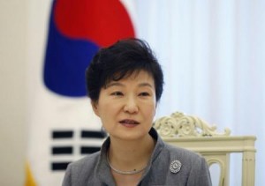 رئيسة كوريا الجنوبية تقول الباب مفتوح لمحادثات مع الشمال