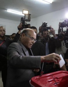 بدء التصويت في انتخابات الإعادة في تونس لاختيار رئيس جديد