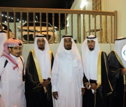 العرسان ماجد وعزام  مع والدهم الشيخ عبدالله بن محمد بن عازب المالكي