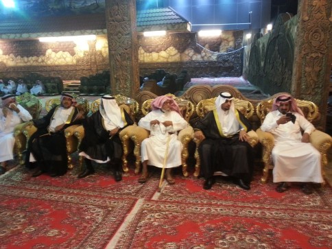 العريس سعد المالكي مع والده صالح ومع جده احمد بن صالح وبعض الاقارب