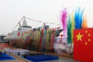 الجيش الصيني يدشن مدمرة جديدة محلية الصنع في شنغهاي يوم الأربعاء. صورة لرويترز يحظر إستخدامها في الصين.