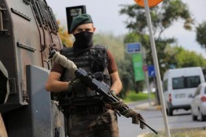 الأناضول: الشرطة التركية تداهم 44 شركة في إطار تحقيقات الانقلاب