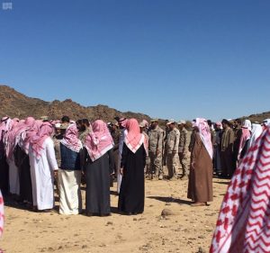 جموع-المصلين-يؤدون-صلاة-الميت-على-شهيد-الواجب-الأحمري-799x749