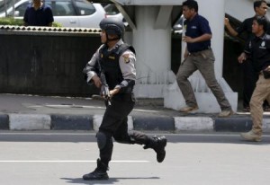 وزير: مقتل خمسة متشددين بينهم أجنبي خلال هجوم جاكرتا