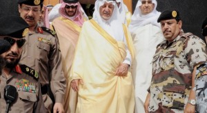 خالد-الفيصل-غسيل-الكعبة1-560x308