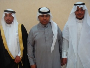 شقيق العروسه مع والده والعريس