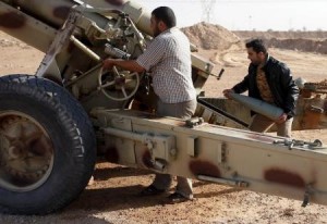 الحكومة الرسمية الليبية تقصف العاصمة ومقتل قيادي في جماعة فجر ليبيا