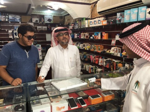 ما تزال الحملات التفتيشية المشتركة مستمرة في تعقب المخالفين لقرار توطين قطاع الاتصالات